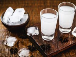 Ουζα-Τσίποπυρα-Αποστάγματα